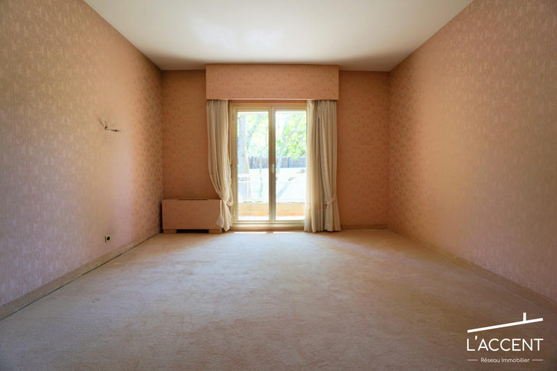 Maison - 435 m² - 8 pièces