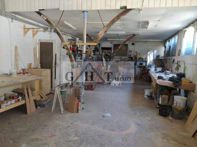 Entrepôt - 2 150 m²
