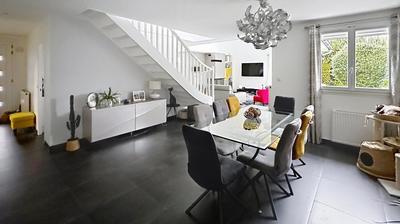 Maison - 215 m² - 8 pièces