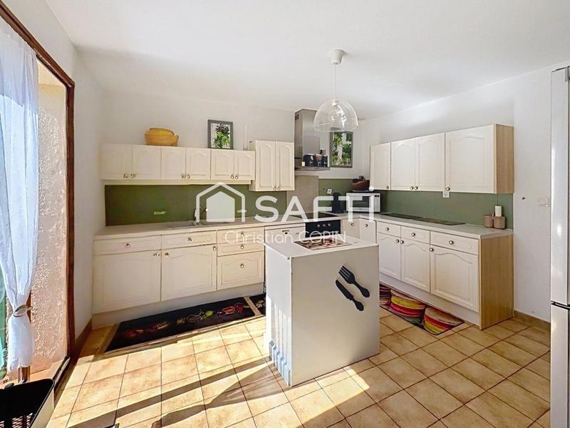 Maison - 239 m² - 8 pièces