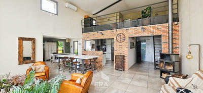 Maison - 280 m² - 8 pièces