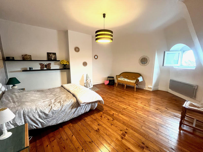 Maison - 310 m² - 12 pièces