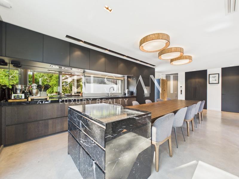 Maison - 265 m² - 9 pièces