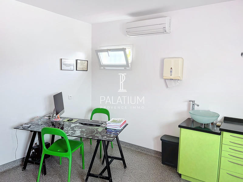 Local commercial - 92 m² - 4 pièces