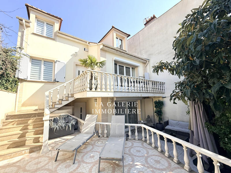Maison - 186 m² - 8 pièces