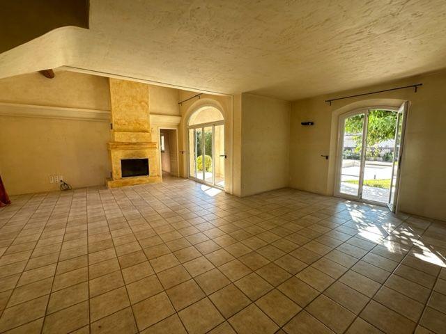 Maison - 210 m² - 6 pièces