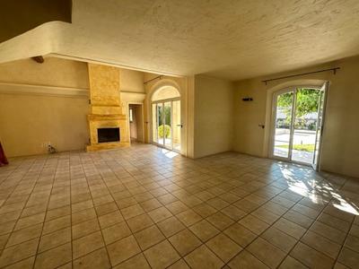 Maison - 210 m² - 6 pièces