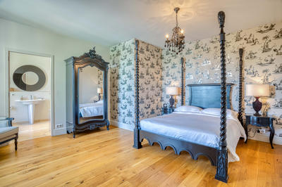 Maison - 313 m² - 8 pièces