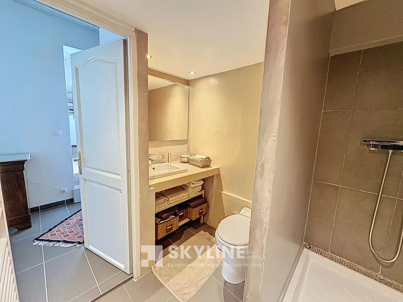 Maison - 197 m² - 9 pièces