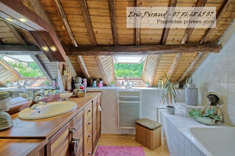 Maison - 240 m² - 8 pièces