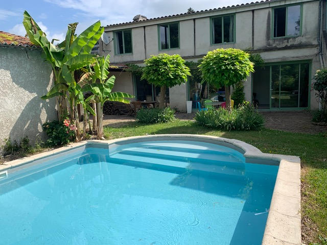 Maison - 298 m² - 11 pièces