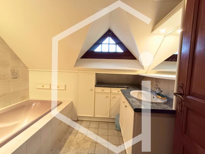 Maison - 155 m² - 9 pièces