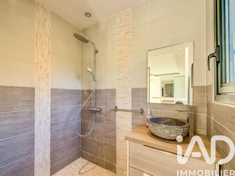 Maison - 285 m² - 10 pièces