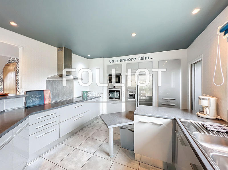 Maison - 230 m² - 7 pièces