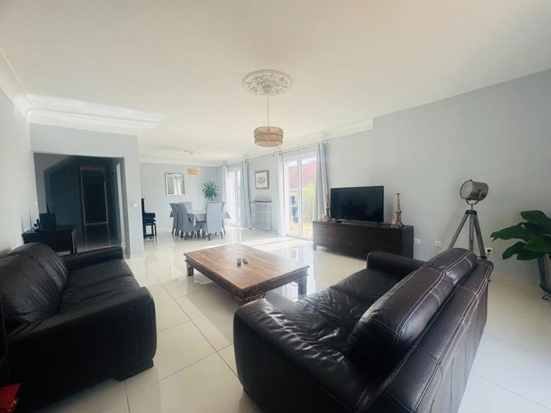 Maison - 233 m² - 6 pièces