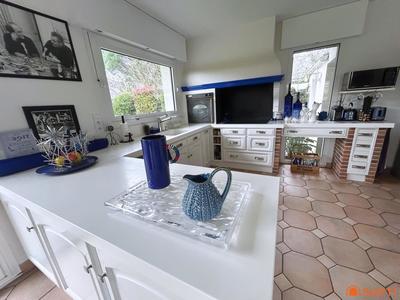 Maison - 220 m² - 8 pièces