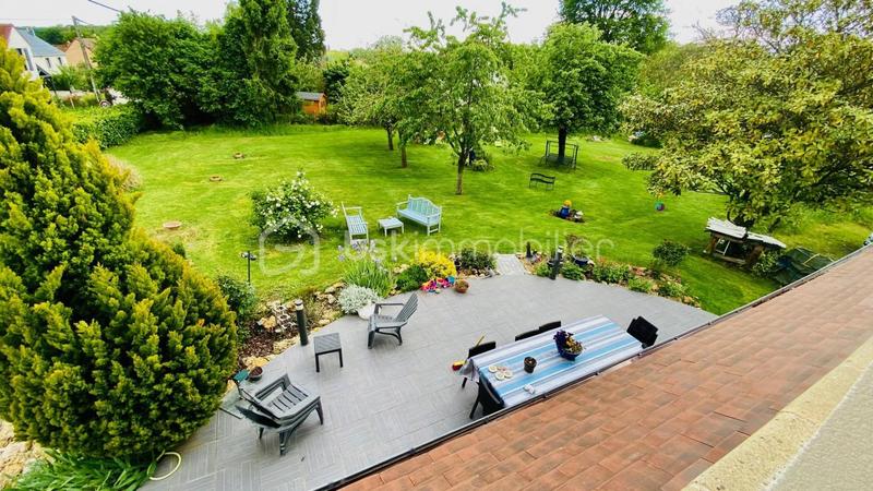 Maison - 225 m² - 7 pièces