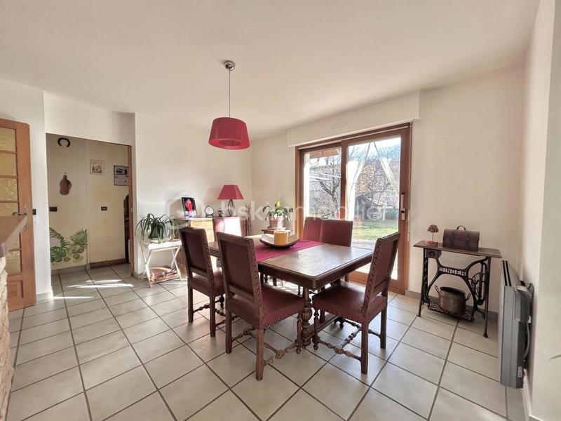 Maison traditionnelle - 160 m² - 6 pièces