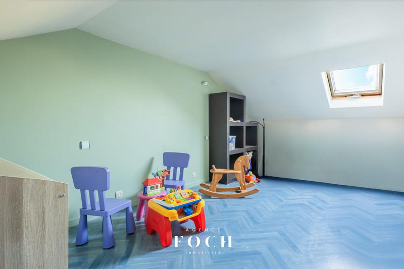 Maison traditionnelle - 220 m² - 8 pièces