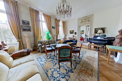 Appartement - 241 m² - 8 pièces