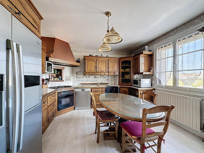 Propriété - 220 m² - 9 pièces