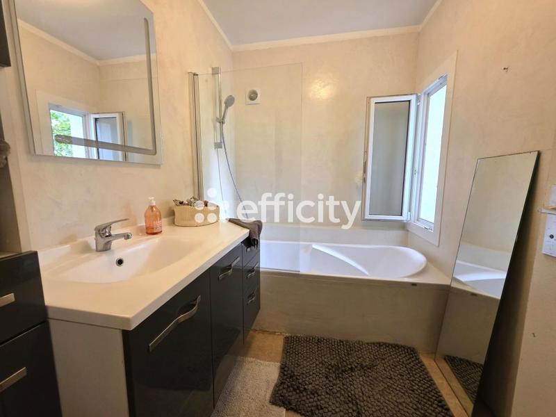 Maison - 178 m² - 8 pièces