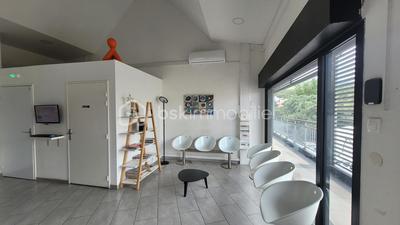 Local commercial - 110 m² - 5 pièces