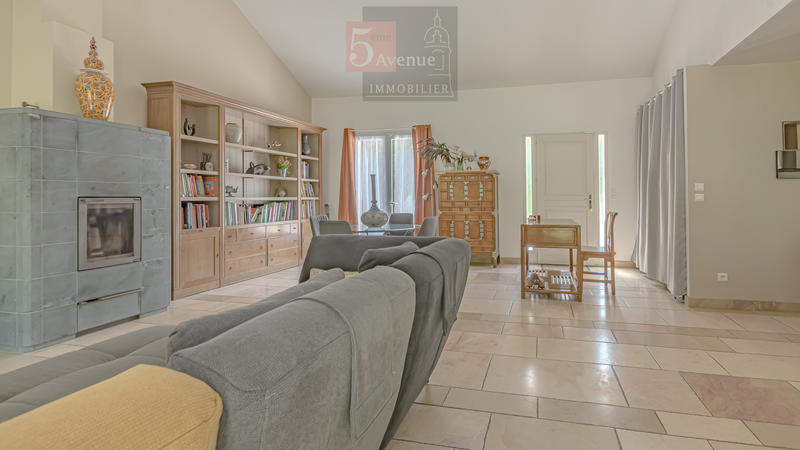 Maison - 212 m² - 9 pièces