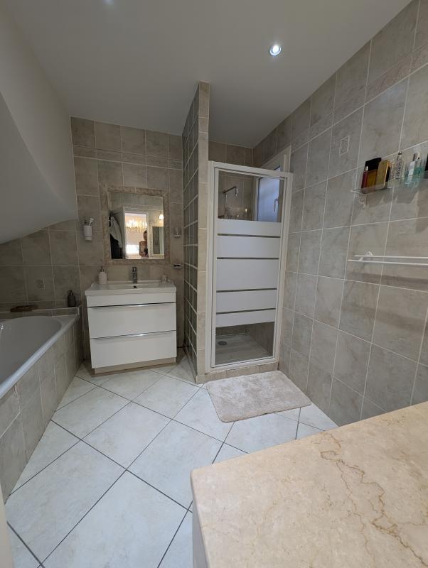 Villa - 145 m² - 6 pièces