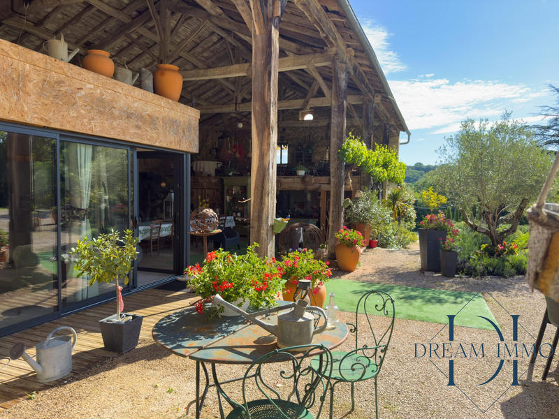 Maison - 260 m² - 7 pièces