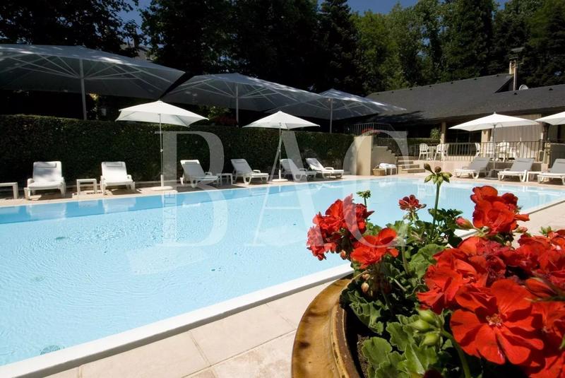 Château - 1 290 m² - 12 pièces