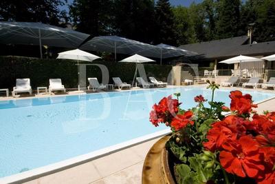 Château - 1 290 m² - 12 pièces