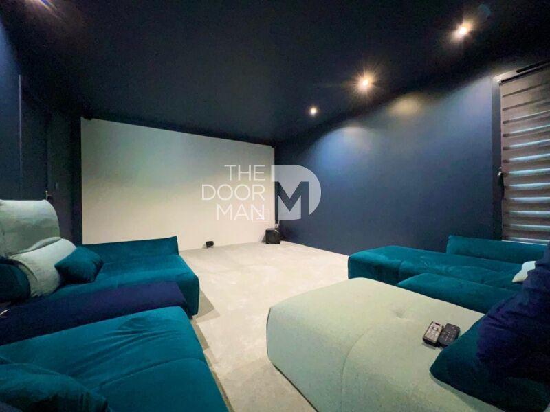 Maison - 239 m² - 7 pièces