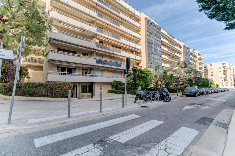 Appartement - 99 m² - 4 pièces