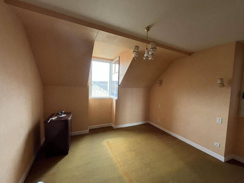 Maison - 142 m² - 9 pièces