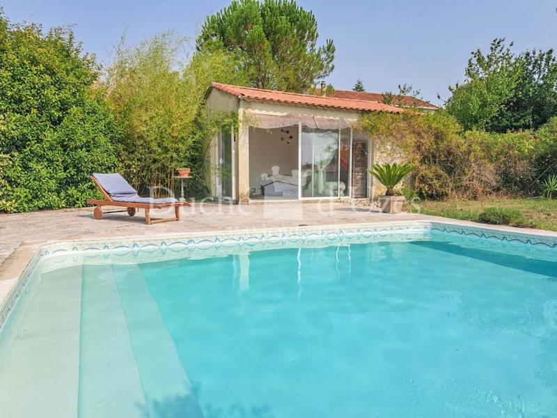 Mas - 200 m² - 12 pièces