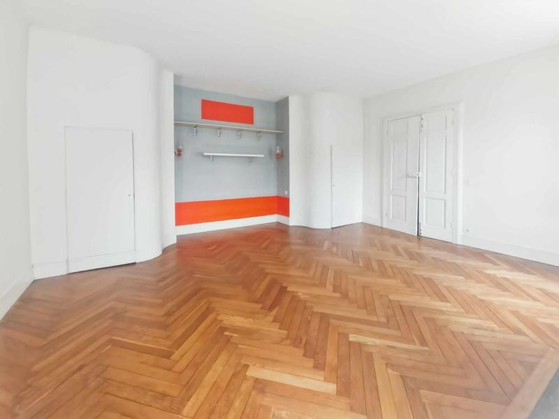 Maison - 320 m² - 10 pièces