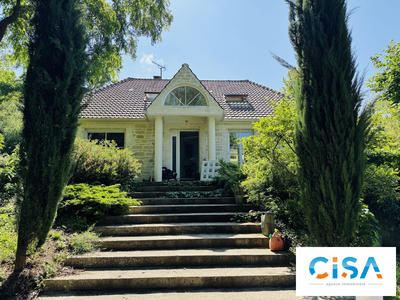 Maison - 180 m² - 8 pièces