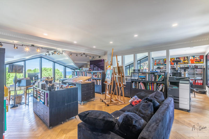 Maison - 425 m² - 12 pièces