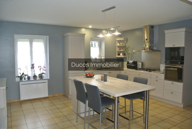 Maison - 273 m² - 10 pièces