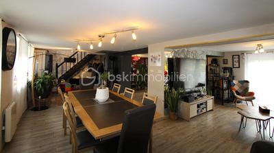 Maison - 281 m² - 5 pièces