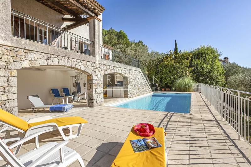 Villa - 208 m² - 6 pièces