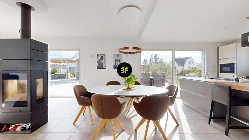 Maison - 222 m² - 7 pièces