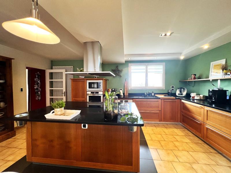 Maison - 235 m² - 6 pièces
