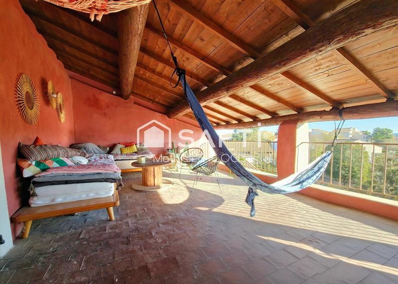 Maison - 220 m² - 6 pièces