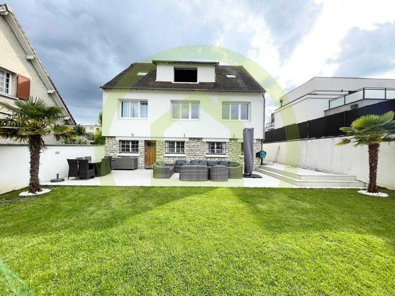 Maison - 230 m² - 6 pièces