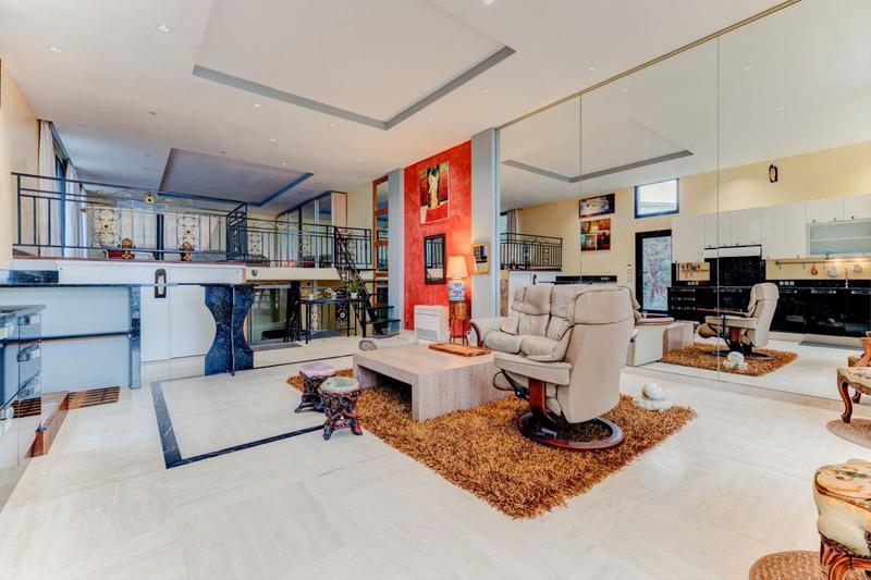 Loft - 107 m² - 4 pièces