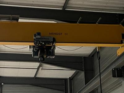 Entrepôt - 1 900 m²