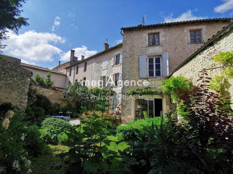 Maison - 287 m² - 12 pièces