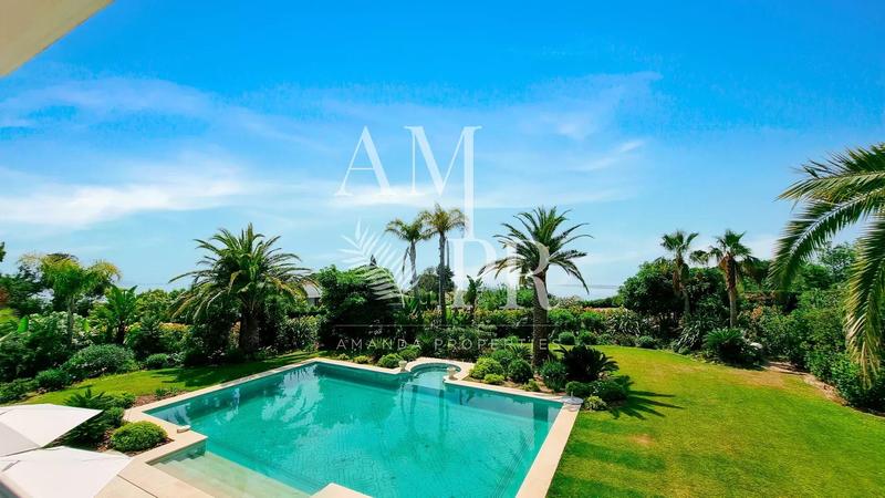 Propriété - 900 m² - 12 pièces